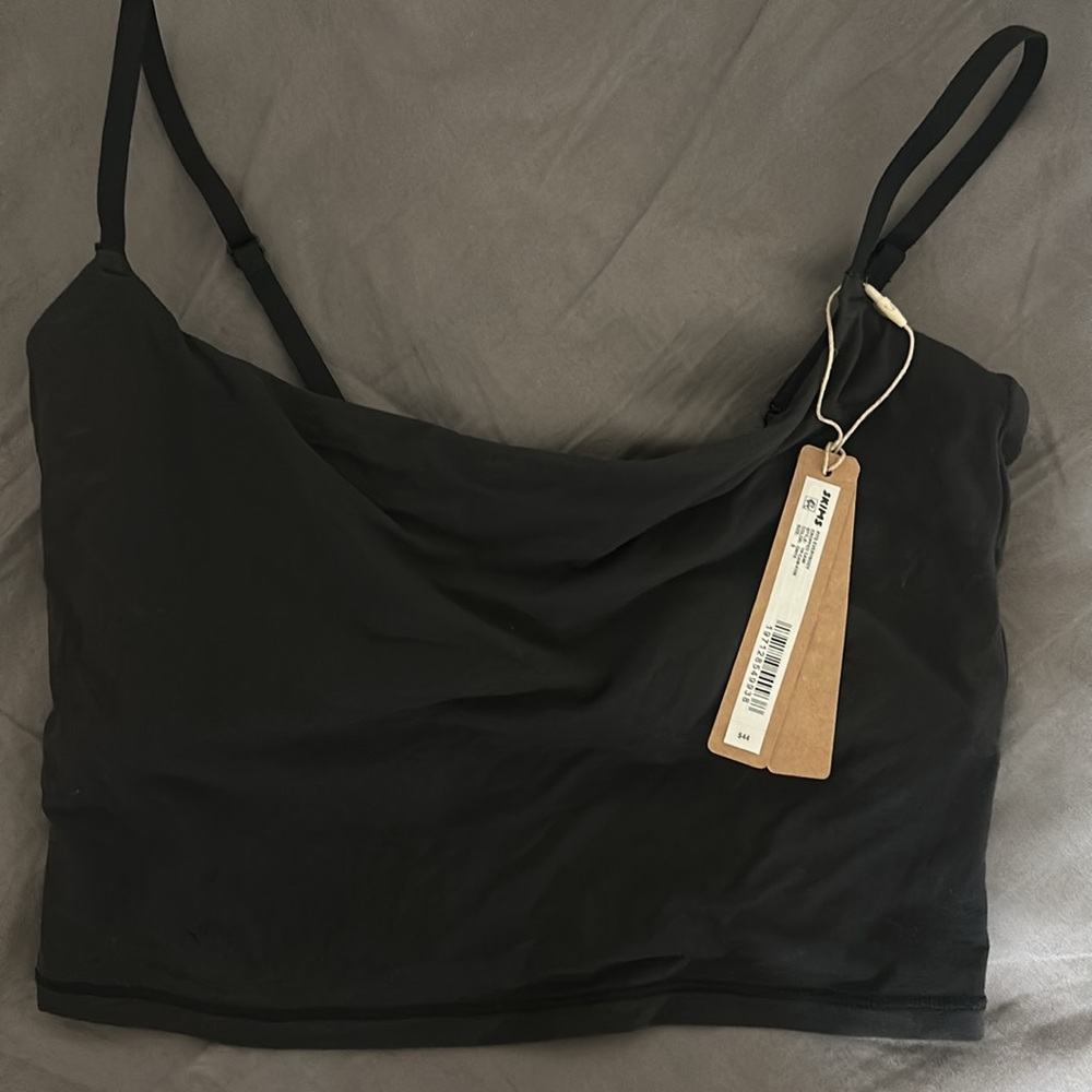 (TAG on) SKIMS Cropped Cami - Picture 2 of 7